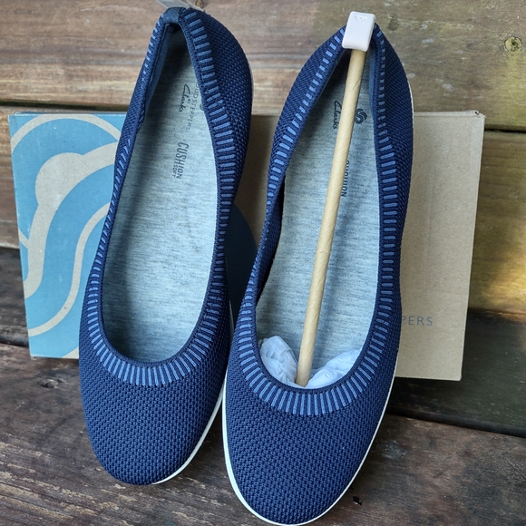 Clarks Cloudsteppers Women's Dark Blue Flats New In Box Says 4D Size And 37. - Picture 3 of 6